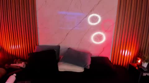 Snapshot of emiilycollins1 chatting on 02/12/25, 09:43   online show from 02/12/25, 09:43