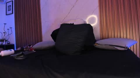   online show from 12/20/25, 01:45