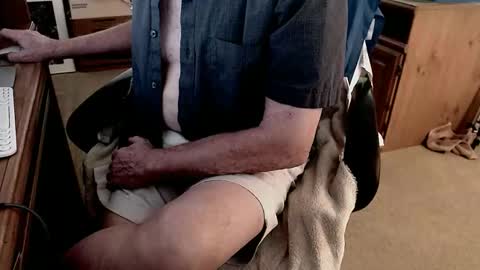 Snapshot of emil_karpo chatting on 10/28/25, 06:21 Terrance1st online show from 10/28/25, 06:21