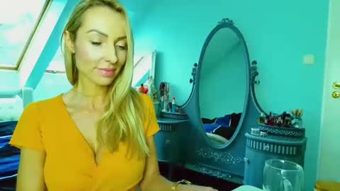 Snapshot of emilachat chatting on 01/27/25, 12:26 Emila online show from 01/27/25, 12:26