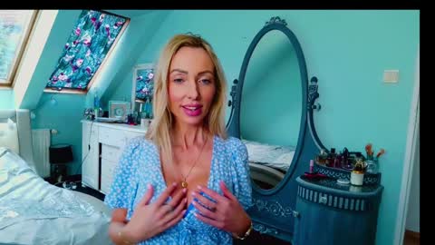 Snapshot of emilachat chatting on 02/07/25, 09:58 Emila online show from 02/07/25, 09:58