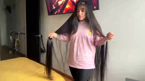 emilayton_ online show from 11/05/25, 08:42