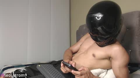 Snapshot of emile_239 chatting on 12/17/24, 03:50 emile_239 online show from 12/17/24, 03:50