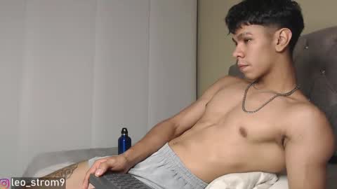 Snapshot of emile_239 chatting on 01/25/25, 03:40 emile_239 online show from 01/25/25, 03:40