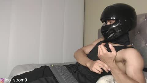 Snapshot of emile_239 chatting on 02/25/25, 03:52 emile_239 online show from 02/25/25, 03:52