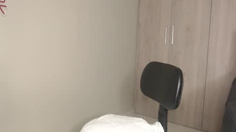 Snapshot of emile_239 chatting on 10/02/25, 02:18 emile_239 online show from 10/02/25, 02:18