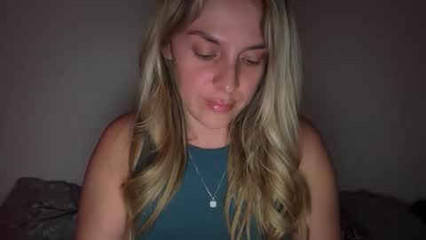 Snapshot of emilelovesyou chatting on 04/24/26, 05:54 emilelovesyou online show from 04/24/26, 05:54