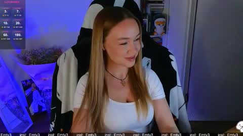 Snapshot of emili1_bc chatting on 01/17/26, 01:49 Emili online show from 01/17/26, 01:49