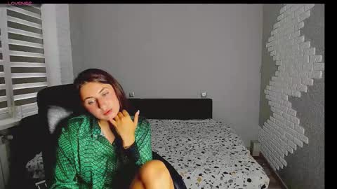 Snapshot of emili77777 chatting on 09/15/25, 07:41 emili77777 online show from 09/15/25, 07:41