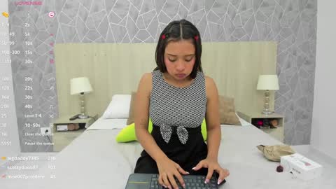 Emili Lenus online show from 01/05/25, 05:51