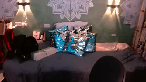 Emili roux online show from 02/07/25, 08:42