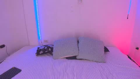 Snapshot of emili_williams10 chatting on 04/14/26, 03:56 emili_williams10 online show from 04/14/26, 03:56