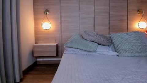 emilia_1040 online show from 12/13/25, 07:53