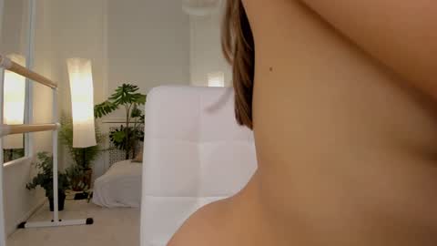 Snapshot of emilia_dream chatting on 01/24/25, 12:42 emilia_dream online show from 01/24/25, 12:42