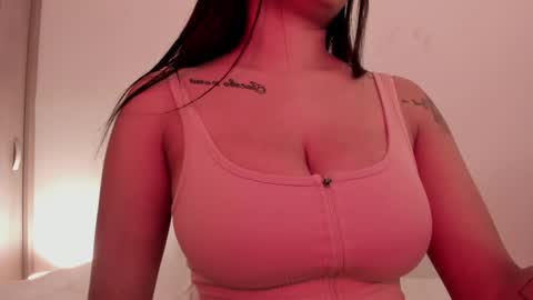 Emilia Big Boobs online show from 12/11/24, 05:59