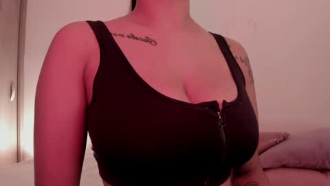 Emilia Big Boobs online show from 12/30/24, 02:19