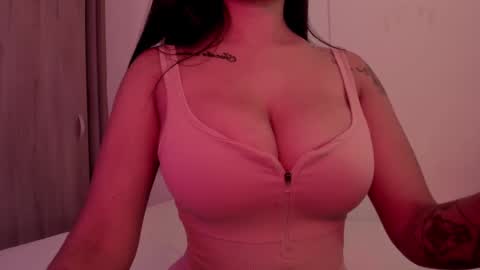 Emilia Big Boobs online show from 01/06/25, 04:34
