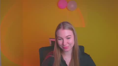 Emilia online show from 02/20/25, 12:36