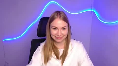 Emilia online show from 10/10/25, 06:23