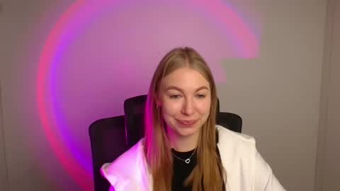 Emilia online show from 10/25/25, 05:37