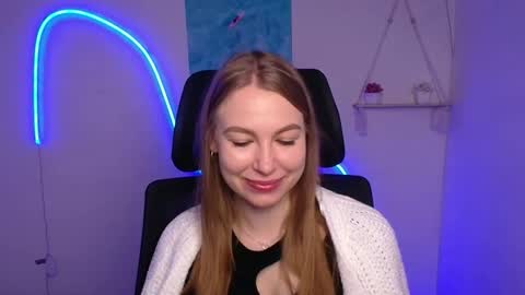 Emilia online show from 11/10/25, 06:34