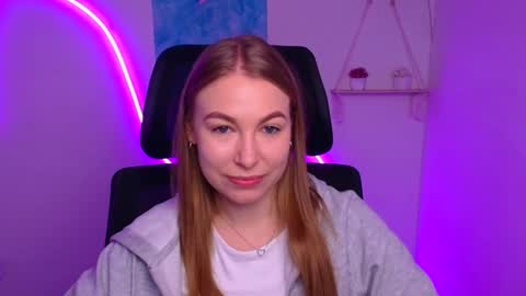 Emilia online show from 11/19/25, 06:24