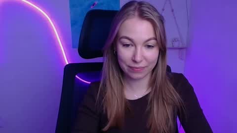 Emilia online show from 11/20/25, 12:49