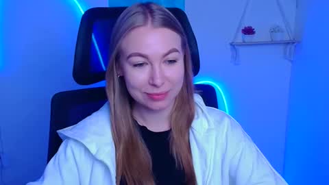 Emilia online show from 12/03/25, 06:21