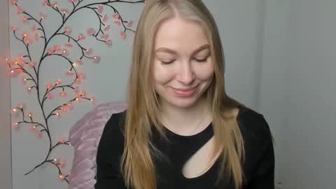 Emilia online show from 12/22/25, 06:10