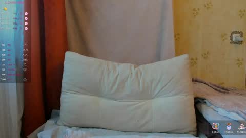 Snapshot of emilia_keating chatting on 04/14/26, 09:26 Emilia online show from 04/14/26, 09:26