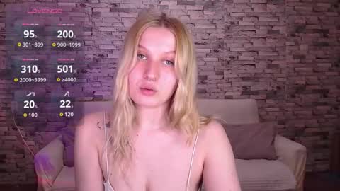 Snapshot of emiliaduchess chatting on 03/11/26, 12:22 Amili online show from 03/11/26, 12:22