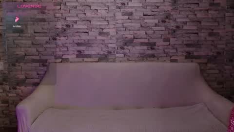 Snapshot of emiliaduchess chatting on 03/31/26, 03:34 Amili online show from 03/31/26, 03:34