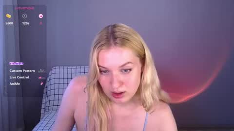 Snapshot of emiliaduchess chatting on 07/22/26, 09:45 Amili online show from 07/22/26, 09:45