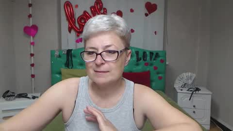 Snapshot of emiliagree chatting on 10/19/25, 05:08 EmiliaGree online show from 10/19/25, 05:08