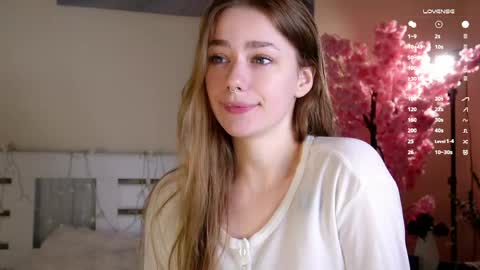 Snapshot of emiliaheather chatting on 04/03/26, 11:19 Tessa online show from 04/03/26, 11:19