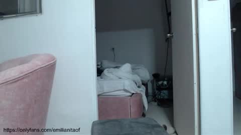 Snapshot of emilianita chatting on 10/30/25, 03:41 emilianita online show from 10/30/25, 03:41