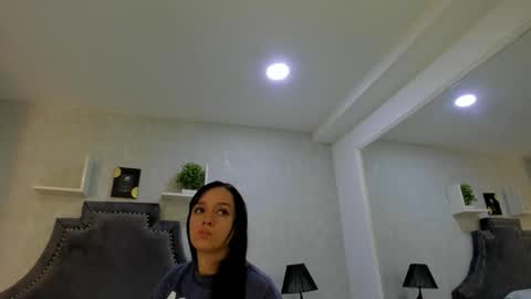 Snapshot of emiliarose_ chatting on 11/01/25, 08:33 EmiliaRose online show from 11/01/25, 08:33
