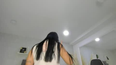 Snapshot of emiliarose_ chatting on 04/07/26, 11:04 EmiliaRose online show from 04/07/26, 11:04