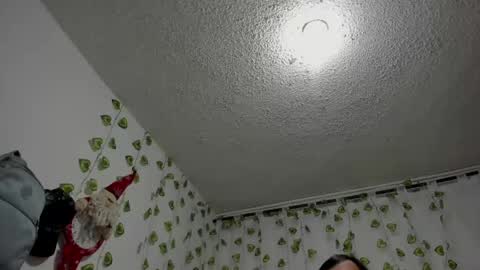 Snapshot of emiliarose_ chatting on 05/27/26, 12:24 EmiliaRose online show from 05/27/26, 12:24