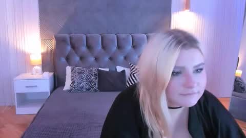 emiliastanley online show from 11/22/25, 05:28