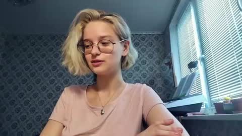 Snapshot of emiliastillwell chatting on 08/02/26, 06:12 Emi online show from 08/02/26, 06:12