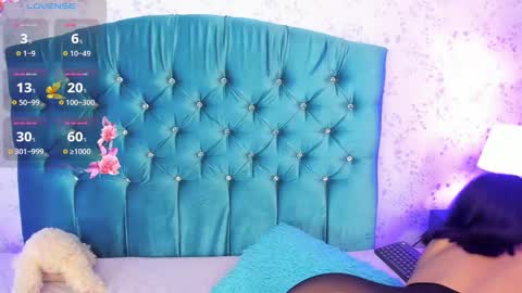 Emilie James online show from 12/19/24, 08:44