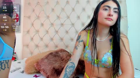 Snapshot of emilieandblake chatting on 12/28/24, 12:45 emilieandblake online show from 12/28/24, 12:45