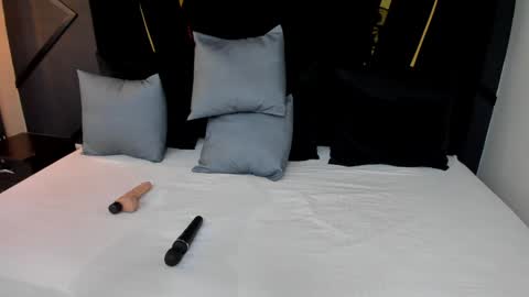 Snapshot of emiliee_xx chatting on 12/30/24, 05:13 Emillie online show from 12/30/24, 05:13