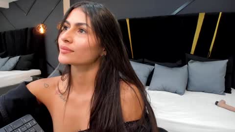 Snapshot of emiliee_xx chatting on 01/16/25, 08:03 Emillie online show from 01/16/25, 08:03