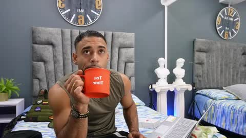 Snapshot of emilio_brandon chatting on 05/20/26, 10:54 Emilio online show from 05/20/26, 10:54
