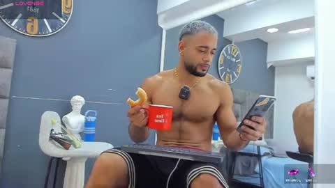 Snapshot of emilio_brandon chatting on 06/18/26, 11:03 Emilio online show from 06/18/26, 11:03
