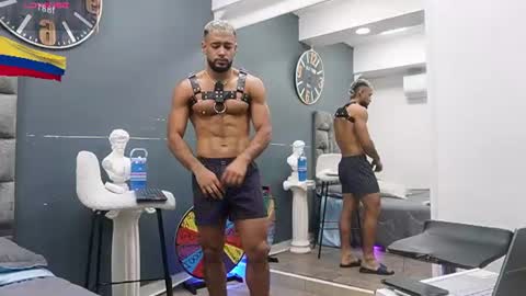 Snapshot of emilio_brandon chatting on 07/12/26, 11:01 Emilio online show from 07/12/26, 11:01