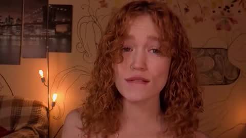 Snapshot of emiliyafox chatting on 09/21/25, 01:24 Emi online show from 09/21/25, 01:24