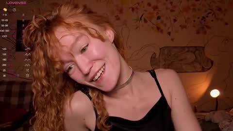 Snapshot of emiliyafox chatting on 09/26/25, 09:35 Emi online show from 09/26/25, 09:35